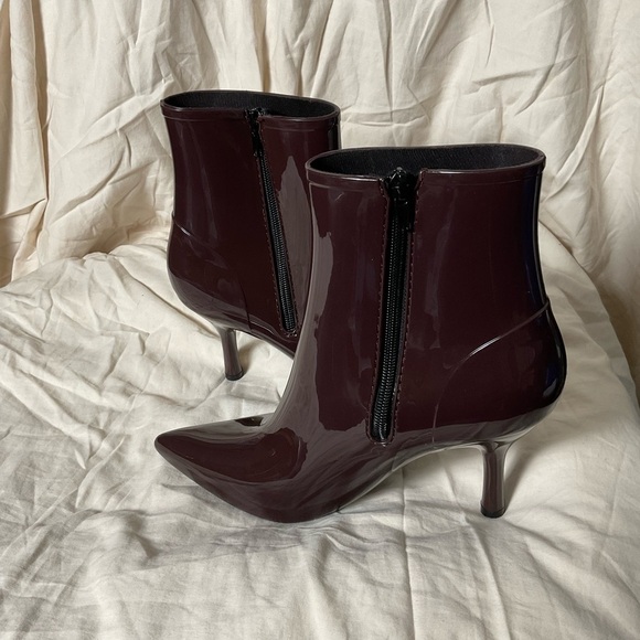 Jeffrey Campbell Puddles Pointed Toe Rain Ankle Boots Wine Shiny Size 7 - Picture 4 of 10